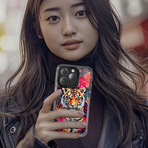 【トラ】スマホケース iPhone15シリーズ対応【差し色＊おしゃれアイテム＊持ち歩ける動物アート作品】 