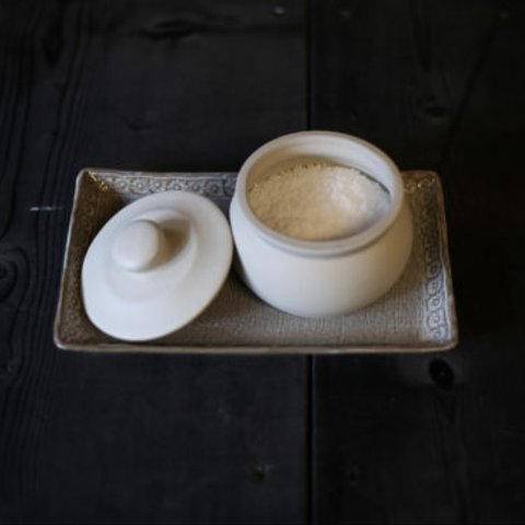 1600年創業 13代目職人 加藤さんのつくる塩甕(しおかめ)・2合（塩入れ・塩壷）お塩約200グラムほど入ります 
