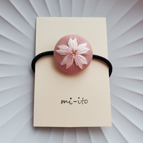 【期間限定】刺繍ヘアゴム🌷　no.1427　 くるみボタン　💛送料無料💛　