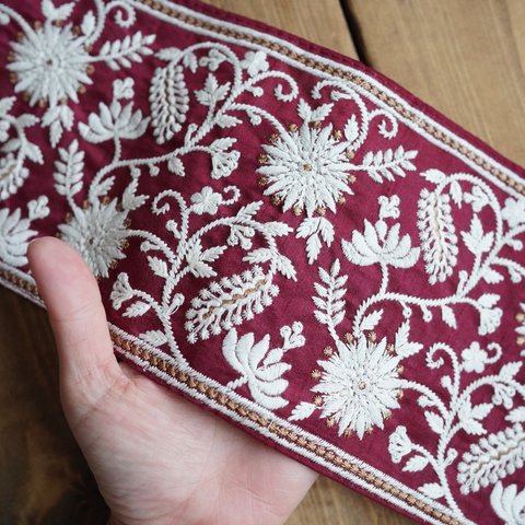 13.5㎝幅　［65㎝］カット済み【インド刺繍リボン】幅広　シルク　刺繍リボン   【パーシアンレッド】