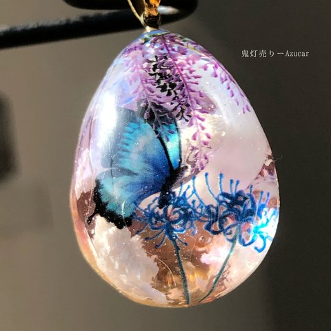 【再販】夕焼けに誘われる彼岸花とモルフォ蝶　藤の花　オルゴナイト　雲レジン　蓄光三日月のたまご型　ネックレス