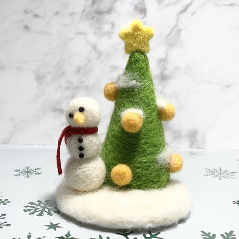 雪だるまとクリスマスツリー