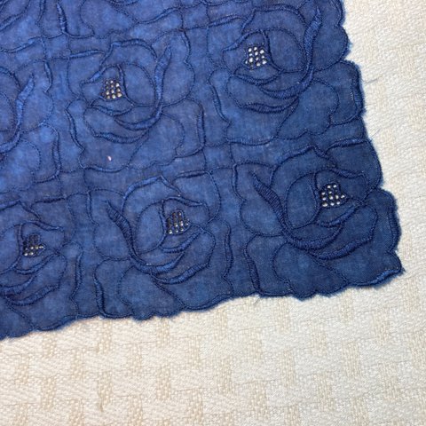 藍染め　レースハンカチ　刺繍　ローズ 薔薇