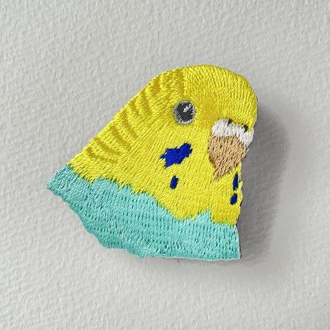 セキセイインコ（イエローフェイススカイブルー）・メスの刺繍ブローチ