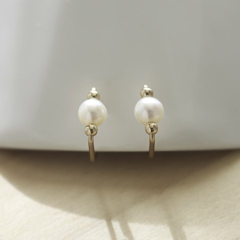小さな淡水パールの14KGFイヤリング『Freshwater pearl Earrings- dainty - 』