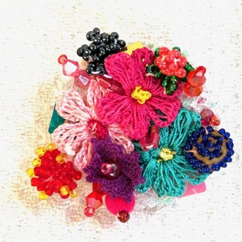 oya刺繍ブローチ　トルコ　キュートなPOPカラーのお花たちで華やかに  1点もの　2220