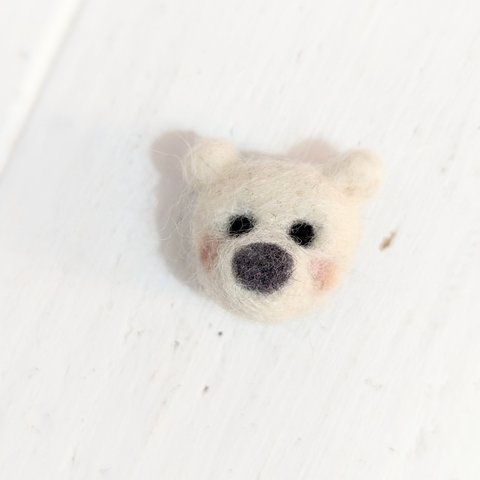 羊毛フェルト で作った しろくま 🐻‍❄️かわいい 動物 マグネット