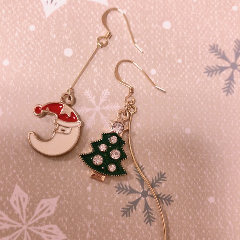 クリスマスピアス　キラキラツリー＆サンタ