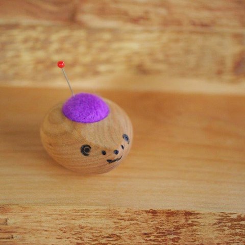 ハリネズミの羊毛ピンクッション 【針山】赤ちゃん　むらさき色