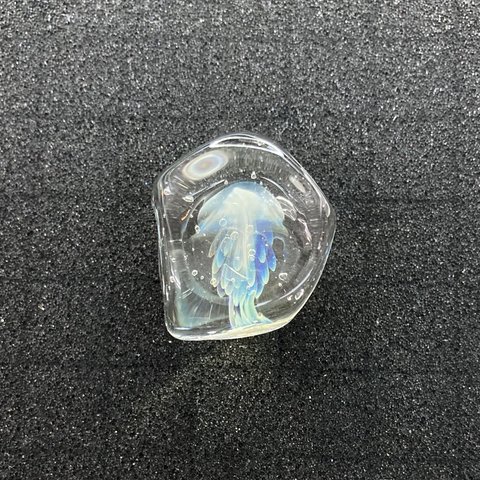 【JINガラス 気まぐれ試作室】海氷の石 フューミングクラゲ ミニペーパーウェイト