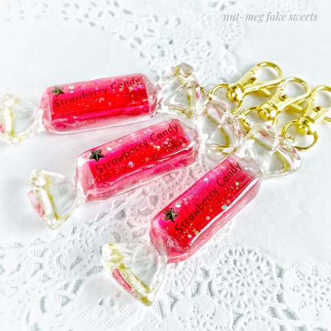 苺キャンディチャーム(strawberry candy charm/ スイーツデコ／フェイクスイーツ/フェイクフード/食品サンプル/飴)