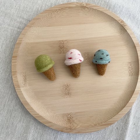 【受注制作】ぷっくり可愛い アイスクリームミニブローチ