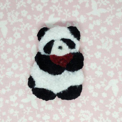 パンダの刺繍ブローチ