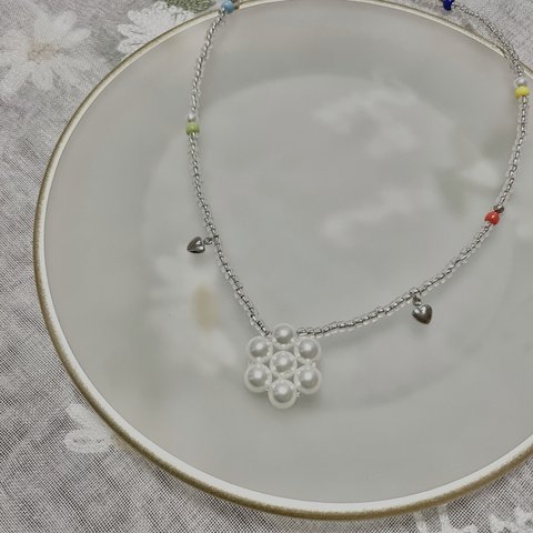 perl flower motif necklace
