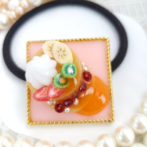 レジンで作ったパンケーキデコの付いたヘアゴム☆髪ゴム☆ヘアアクセサリー☆スイーツ☆食品サンプル☆ホットケーキ