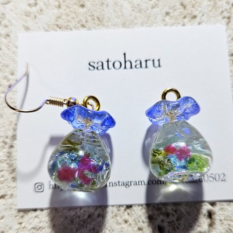 金魚揺れるピアス