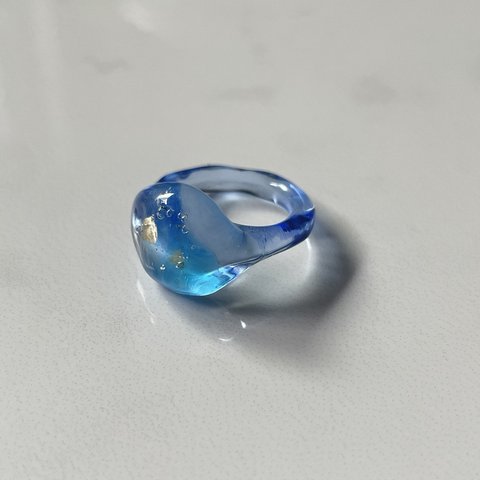 海を包んだガラスの指輪