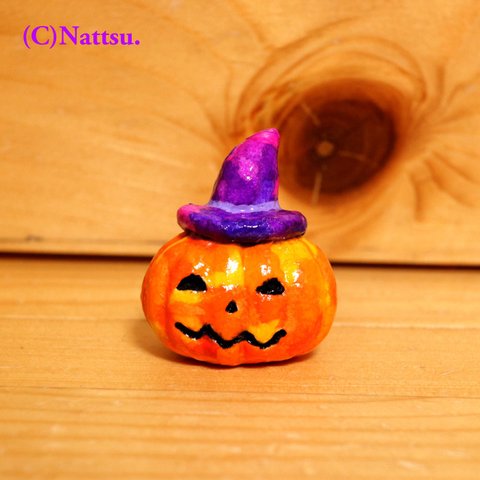 ジャックランタン置物　手乗りサイズ 　半紙コラージュ加工粘土小物飾り かぼちゃ 