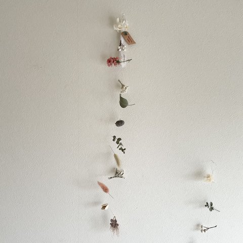 実物と小花の壁掛け