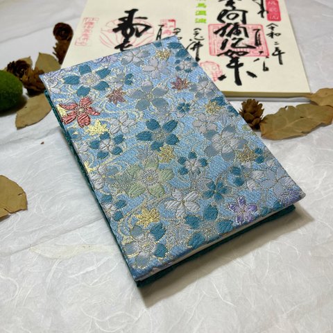 【再販】御朱印帳 大判Lサイズ  アシメ風 (水面桜/雲立涌文・浅葱色)  