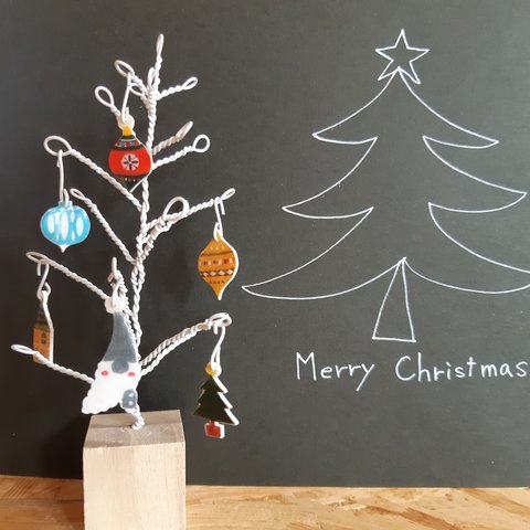 小さな　ホワイトクリスマス　クリスマスツリー　ワイヤー　プラバンクラフト