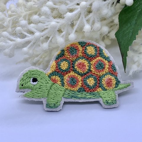 陸がめの手刺繍ブローチ