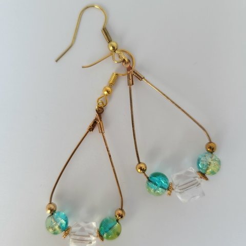 【期間限定 SALE！】揺れるgreen × yellowアジアンピアス