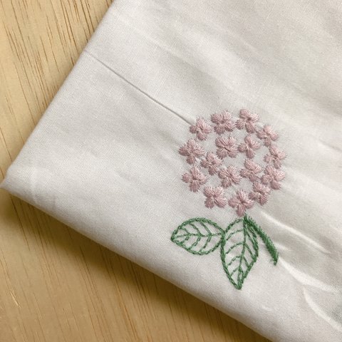 ※【綿麻シーチング50×50】刺繍 紫陽花・ホワイト