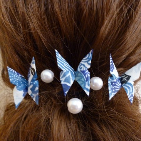 【再販】白地に藍色の蝶＆パールピン 友禅和紙おりがみ髪飾りセット　