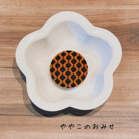 【選べる】こぎん刺しのくるみボタン(38mm/27mm)(マグネット/ブローチピン/ヘアゴム)●雨だれの反転模様