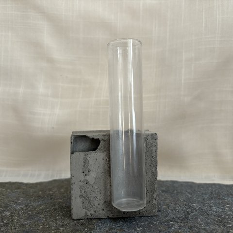 小さめ☆おしゃれなモルタルと試験管の花瓶