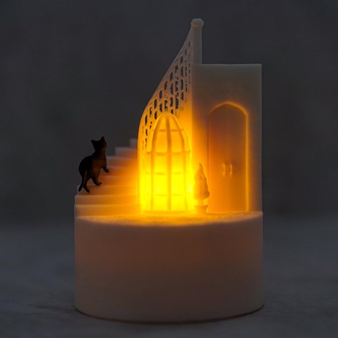 「猫町」のランプ：螺旋階段の中庭 - 3DプリントのLEDキャンドルカバー 