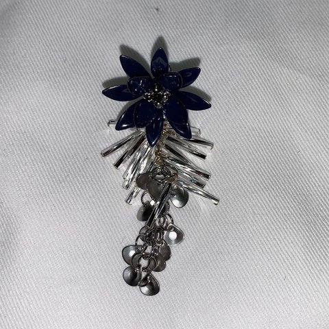 Dark blue flower ring