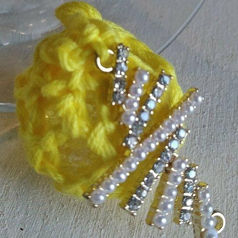 浮き玉風ネックレス　こゆい黄色（太糸）交互型チャーム付き