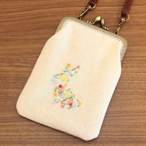 がま口　スマホポーチ　手刺繍　花うさぎ