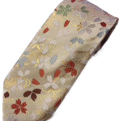 和柄ネクタイ　西陣織の豪華な金襴ネクタイ。ハンドメイドの高級ネクタイ　白流れ桜
