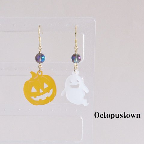 .☆ハロウィン☆* 才能を開花させる ブルーオーラとデカパンプキンとデカゴーストのピアス（ゴールドカラー）