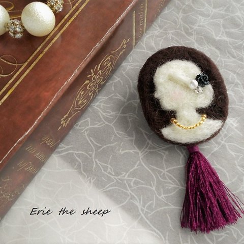 【再販！】アンティーク風羊毛カメオのブローチ