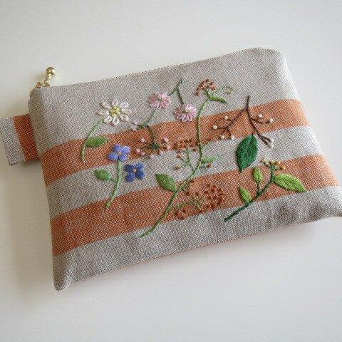 刺繍の16cmポーチ（野の花）