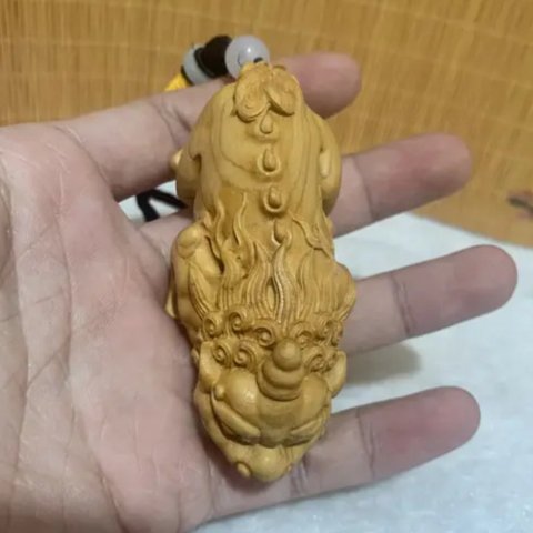 極上彫 木彫り置物 貔貅 神獣 彫刻工芸品 