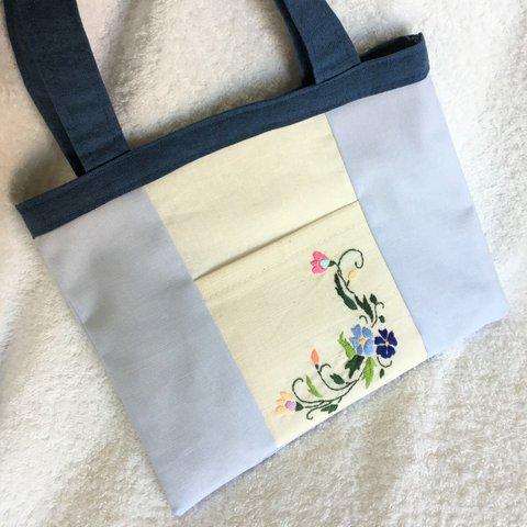 花刺繍のミニバッグ・ヨコ型