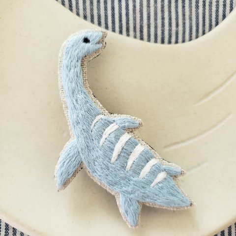 恐竜の刺繍ブローチ(プレシオサウルス)【受注制作】