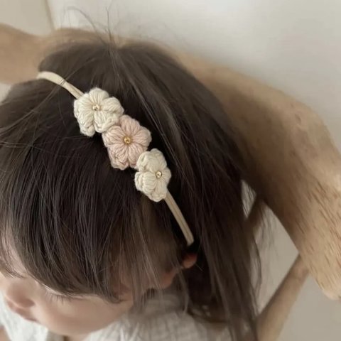 ぷっくりお花のヘアバンド 単品 * お花 * ベビーヘアバンド * キッズヘアバンド * リンクコーデ * 双子コーデ * 親子お揃い * お揃い * プレゼント * かぎ針編み * 誕生日プレゼント