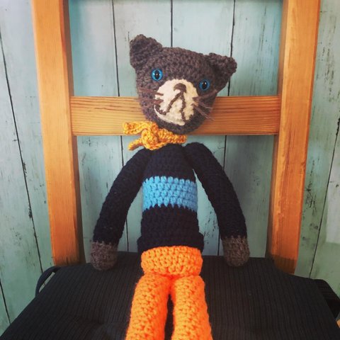 レトロなネコの編みぐるみ