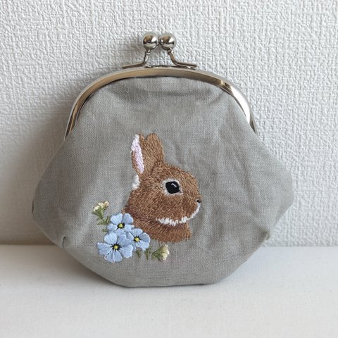 がまぐちポーチ　うさぎ刺繍　ネザーランドドワーフ