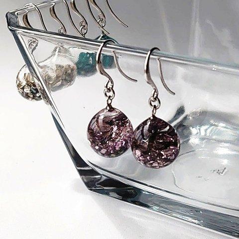 キラキラ 揺れるピアス・イヤリング／レジン・ガラスストーン