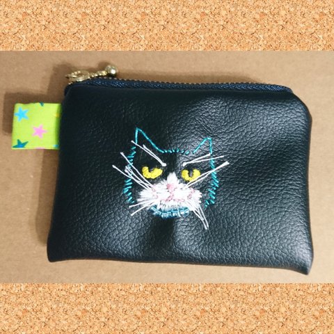 🐱猫顔刺繍小銭入れ🐱ハチワレ