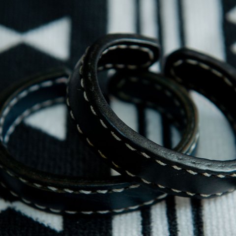 送料無料★レザーバングル(Black&Navy)★leather bangle★OnlyOneItem