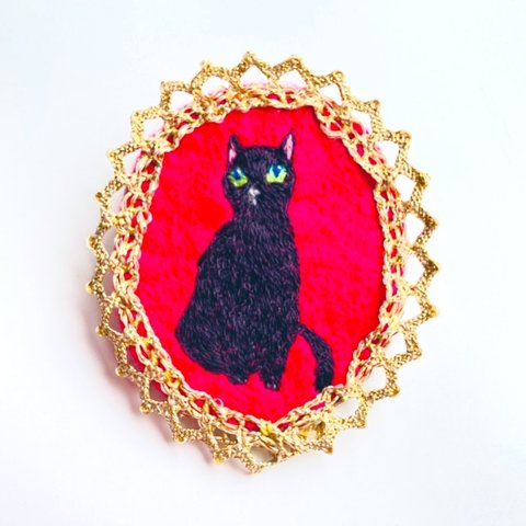 黒猫の肖像画の刺繍ブローチ