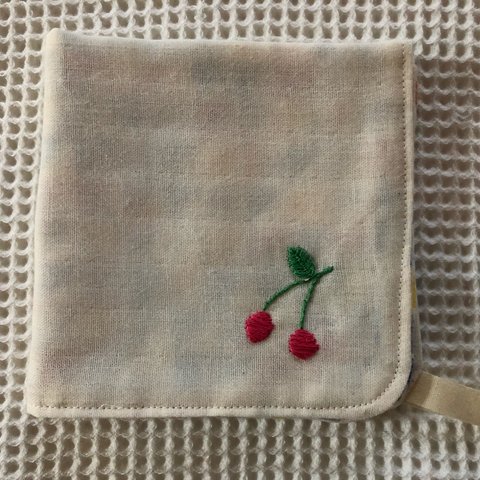 ダブルガーゼの刺繍ハンカチ☆サクランボ